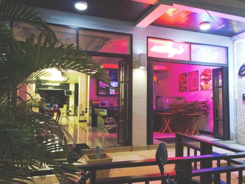 Enjoy'S Beach House & Cafe' Ban Karon Экстерьер фото