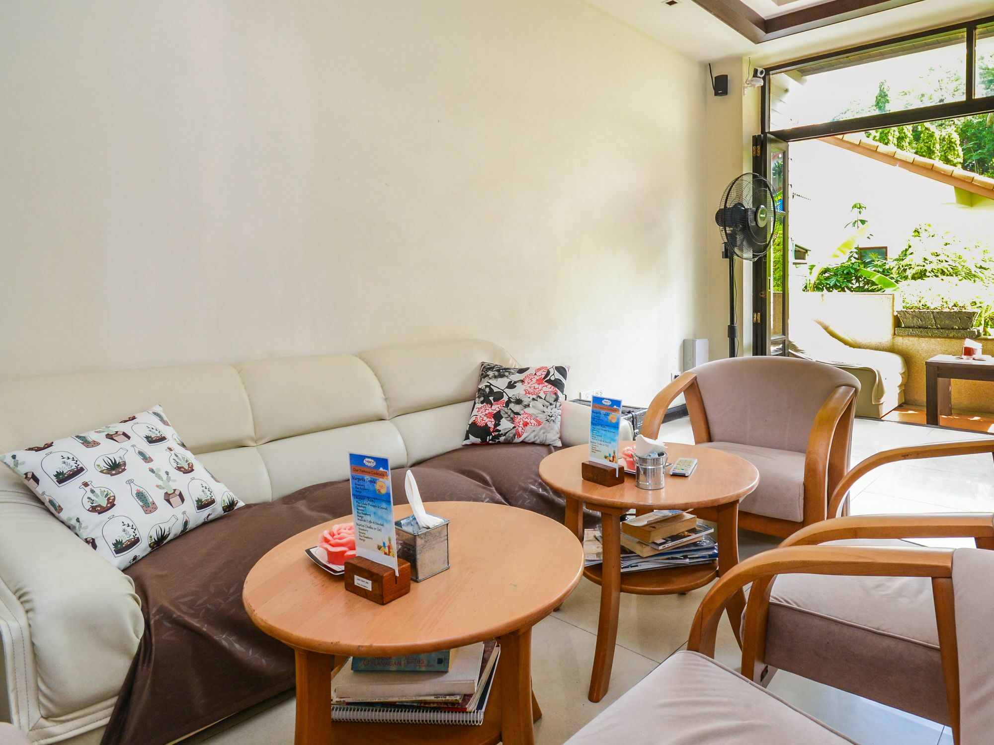 Enjoy'S Beach House & Cafe' Ban Karon Экстерьер фото