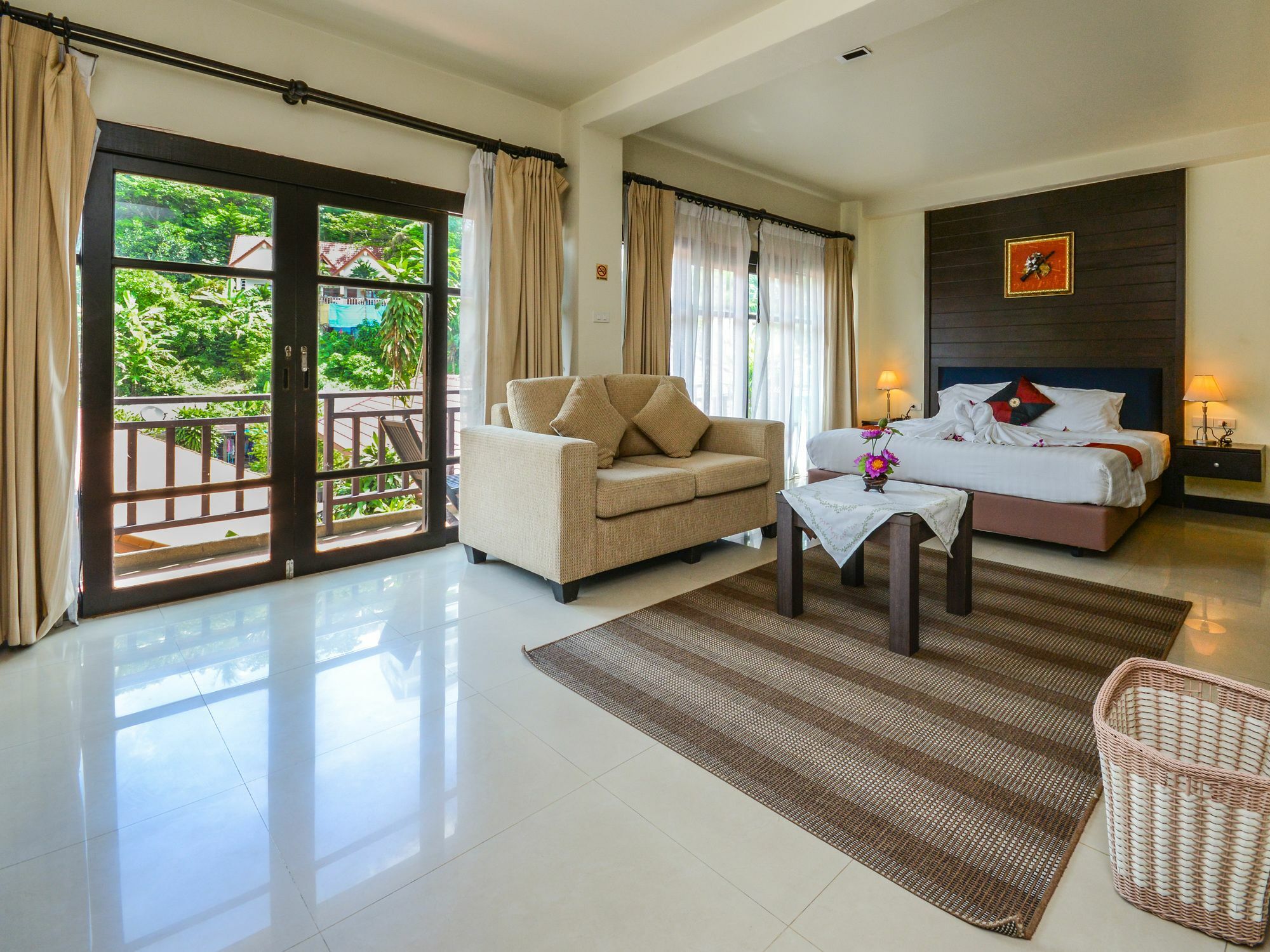 Enjoy'S Beach House & Cafe' Ban Karon Экстерьер фото